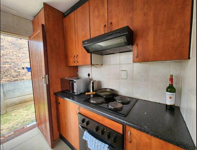 2 BEDROOM TOWNHOUSE FOR SALE IN MONDEOR